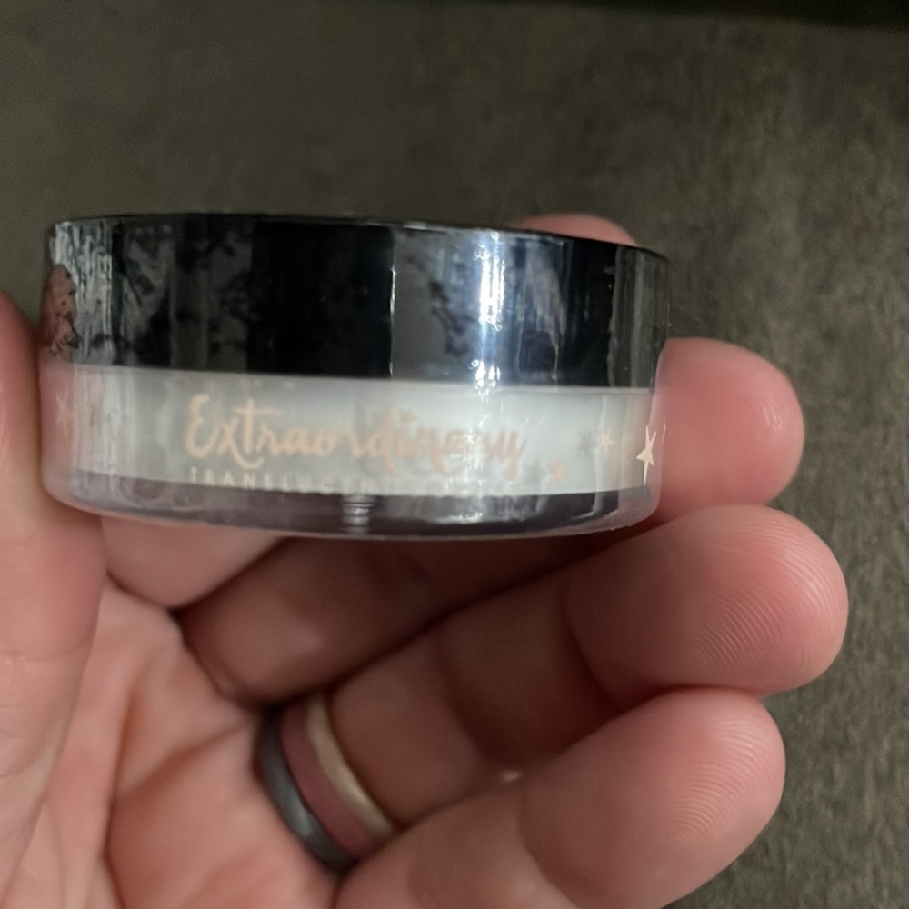 ๐4/$25๐ Extraordinary Translucent Powder - Picture 3 of 3